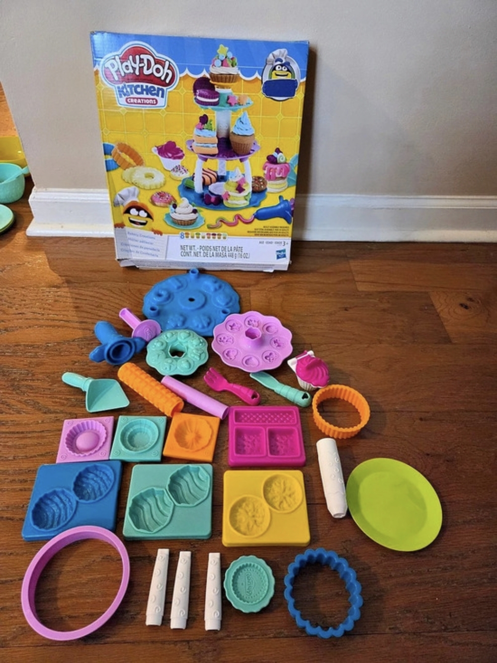 Play-Doh Kitchen Creations Bakery Creations Play Food Set. Never Used